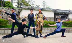 名古屋城で出逢ったサムライ？（左から）ジェーソン・パン、ザック・チャン、ルビ・ヂャン、ジョー･ホワン（撮影：ダンサー、ベン・チェン）