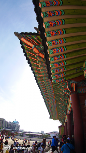 景福宮の軒瓦。古代中国の建築様式で建てられている。中国伝統文化は韓国では高く尊ばれているが、皮肉にもその伝統文化の公演はキャンセルされた。中国大使館の圧力によるものだ（撮影：ダンサー、ベン・チェン）