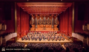 温かく迎えられた国家音楽庁でのシーズン初日コンサート。