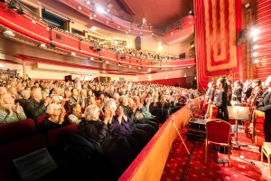 英国10都市ツアーの一環としてオックスフォードのニュー・シアターでも公演。